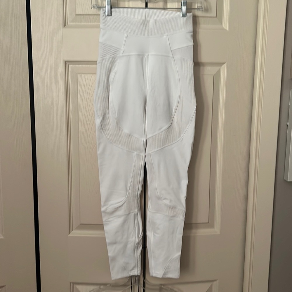 White Lululemon leggings with ribbed detailing throughout